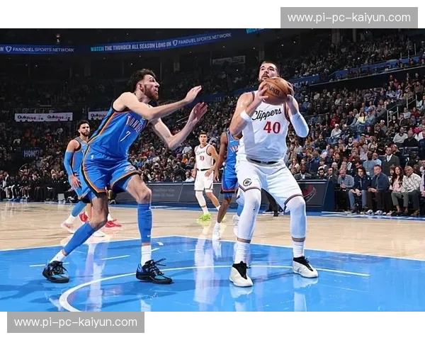 俄克拉荷马的怒吼：雷霆能否在快船的阴影下夺回主场荣耀？